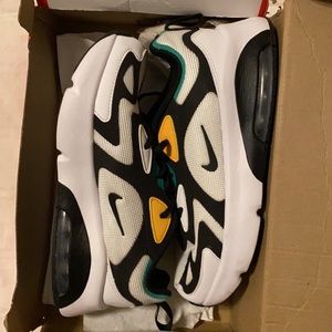 AirMax 200